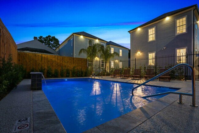 1220 Carondelet St in New Orleans, LA - Building Photo - Building Photo