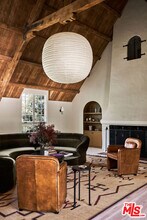 2027 Laughlin Park Dr in Los Angeles, CA - Building Photo - Building Photo