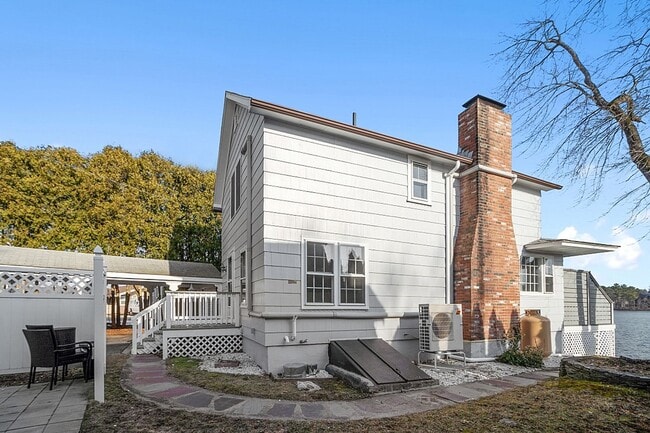 52 Point Pleasant Rd in Webster, MA - Building Photo - Building Photo