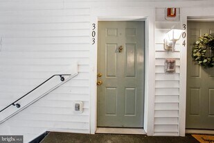 12765 Fair Crest Ct in Fairfax, VA - Building Photo