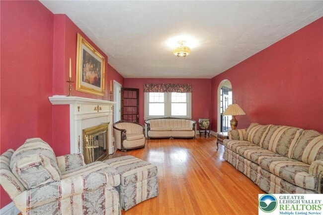 property at 1823 Howard Ave