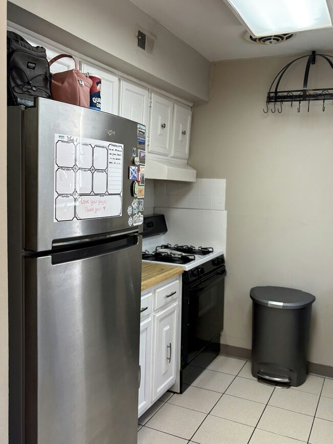 9481 Woodbridge Rd in Philadelphia, PA - Building Photo - Building Photo