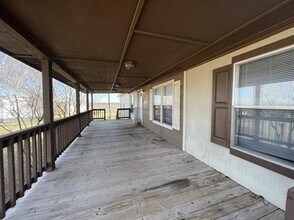 99 Roots Rd in Martindale, TX - Foto de edificio - Building Photo