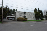 Weidler Plaza in Portland, OR - Building Photo - Building Photo