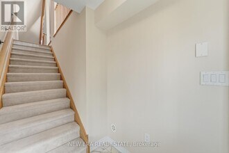 6 Malone Ln in Clarington, ON - Building Photo - Building Photo