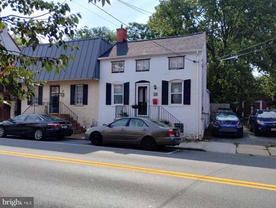20 S Jefferson St in Frederick, MD - Building Photo