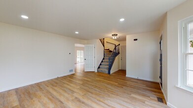 1913 Barnhill Dr in Mundelein, IL - Building Photo - Building Photo