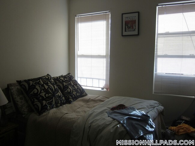 59 S Huntington Ave in Boston, MA - Building Photo - Building Photo