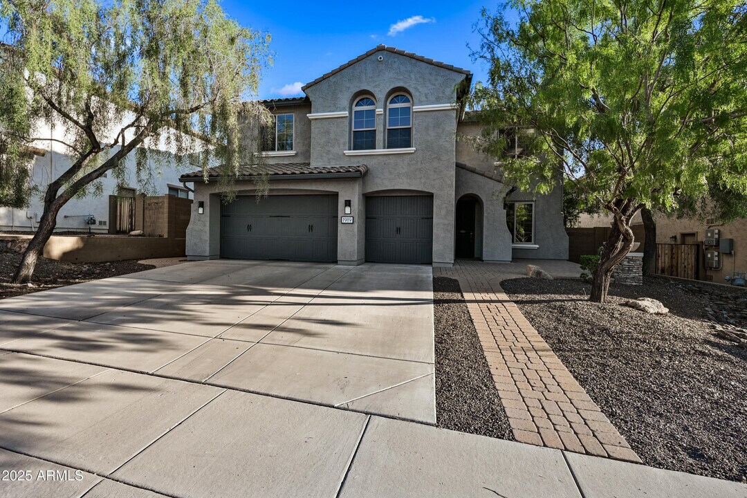 1919 W Steed Ridge in Phoenix, AZ - Building Photo