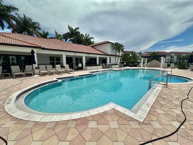 property at 615 Villa Cir