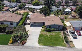 835 Magarian Rd in Fallbrook, CA - Building Photo