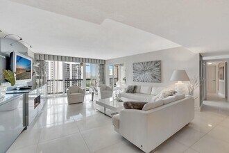 4740 S Ocean Blvd in Boca Raton, FL - Building Photo - Building Photo
