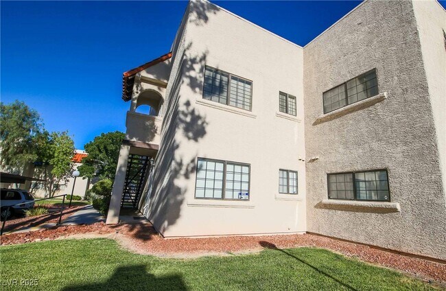 101 Luna Way in Las Vegas, NV - Building Photo - Building Photo