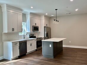 5 N Salem Rd in Ridgefield, CT - Building Photo - Building Photo