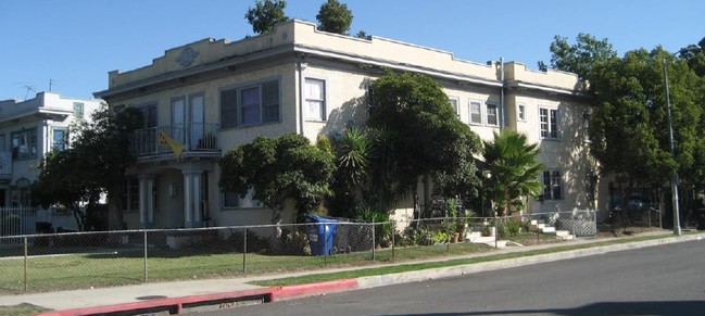 1656 S Wilton Pl in Los Angeles, CA - Foto de edificio - Building Photo