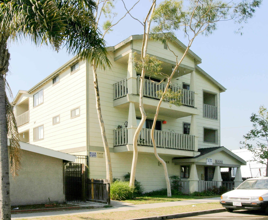 1771 Redondo Ave in Long Beach, CA - Building Photo