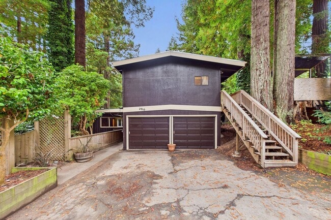 property at 2910 Greenbriar Ln