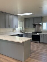 1143 Hackamore Rd in Vista, CA - Foto de edificio - Building Photo