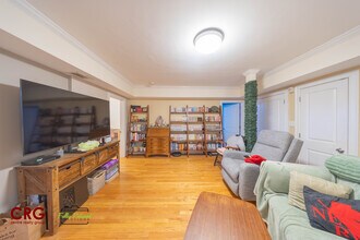 1020 Chestnut St, Unit Grdn in Newton, MA - Foto de edificio - Building Photo