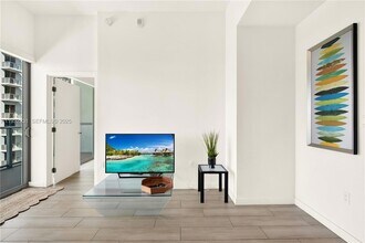 1600 SW 1st Ave, Unit 804 in Miami, FL - Foto de edificio - Building Photo