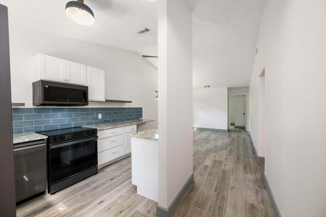 5214 Stacy St Apartments in West Palm Beach, FL - Building Photo