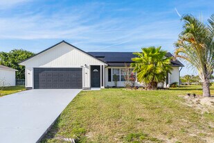 601 SW Icon Ave in Port St. Lucie, FL - Building Photo
