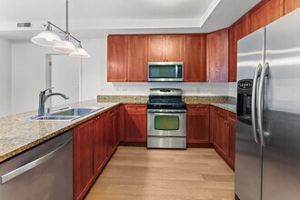 135 S York St, Unit 214 in Elmhurst, IL - Building Photo - Building Photo