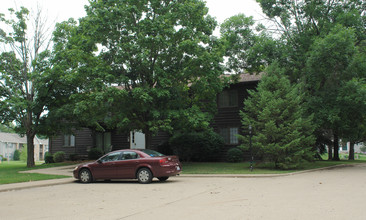 Kingston Apartments in Peoria, IL - Building Photo - Building Photo