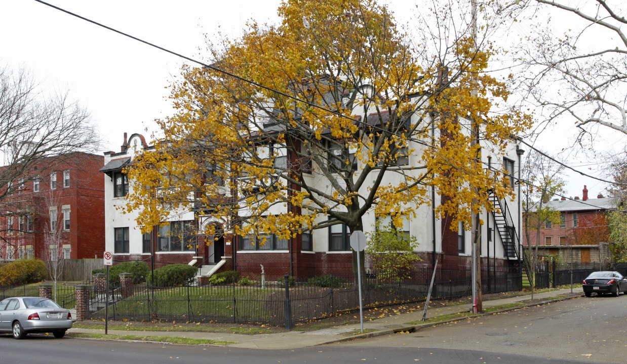 5721 Stanton Ave in Pittsburgh, PA - Foto de edificio