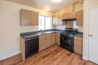 979 45th St in Oakland, CA - Foto de edificio - Building Photo
