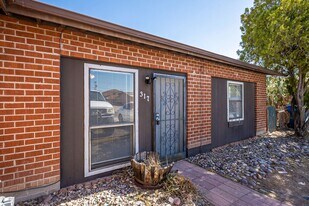 315-317 E Lester St in Tucson, AZ - Building Photo