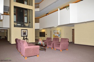 Town Square Apartments in East Grand Forks, MN - Building Photo - Lobby