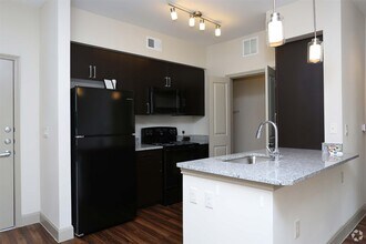 4604 Cypresswood Dr in Spring, TX - Foto de edificio - Building Photo