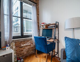 225 W Huron St, Unit 604 in Chicago, IL - Foto de edificio - Building Photo