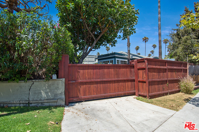 837 Venice Blvd. in Venice, CA - Building Photo