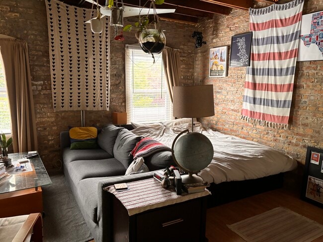 2204 W Iowa St, Unit COACH HOUSE