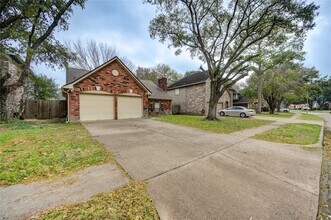 16830 Scenic Gardens Dr in Spring, TX - Building Photo - Building Photo