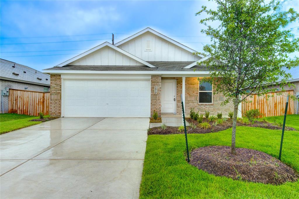 1610 Birch Wood Dr in Rosenberg, TX - Building Photo