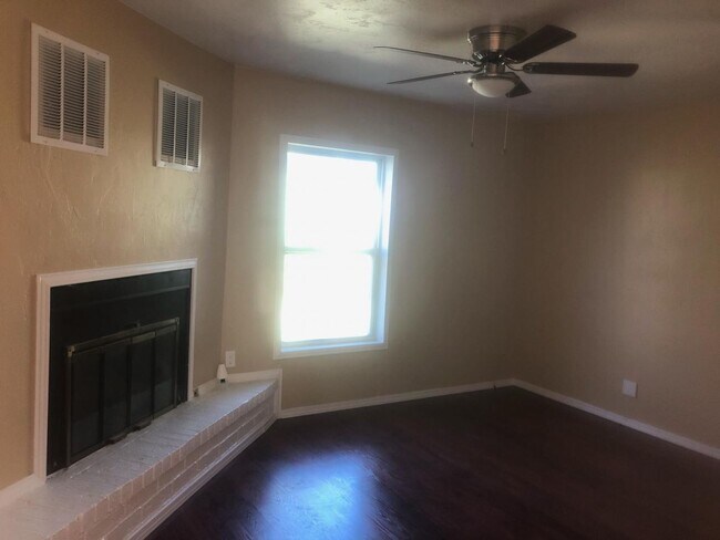 704 N Deane Dr in Pampa, TX - Building Photo - Building Photo