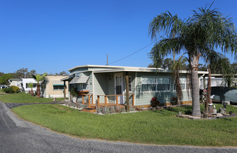 Lake Shore in Leesburg, FL - Foto de edificio - Building Photo