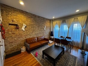 4720 N Bernard St, Unit 2W in Chicago, IL - Building Photo - Building Photo