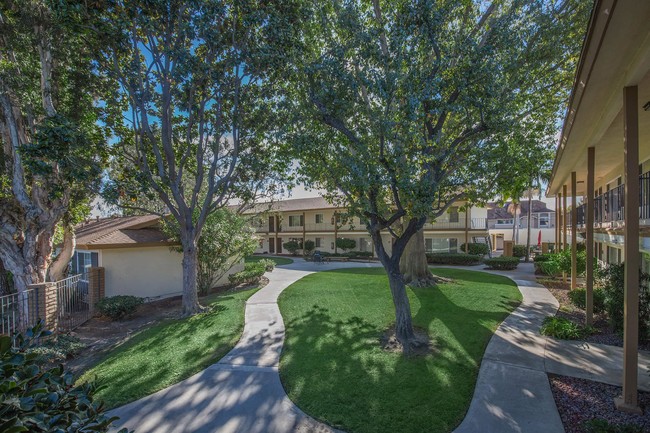 Mt. Vernon Apartments in Garden Grove, CA - Building Photo - Building Photo