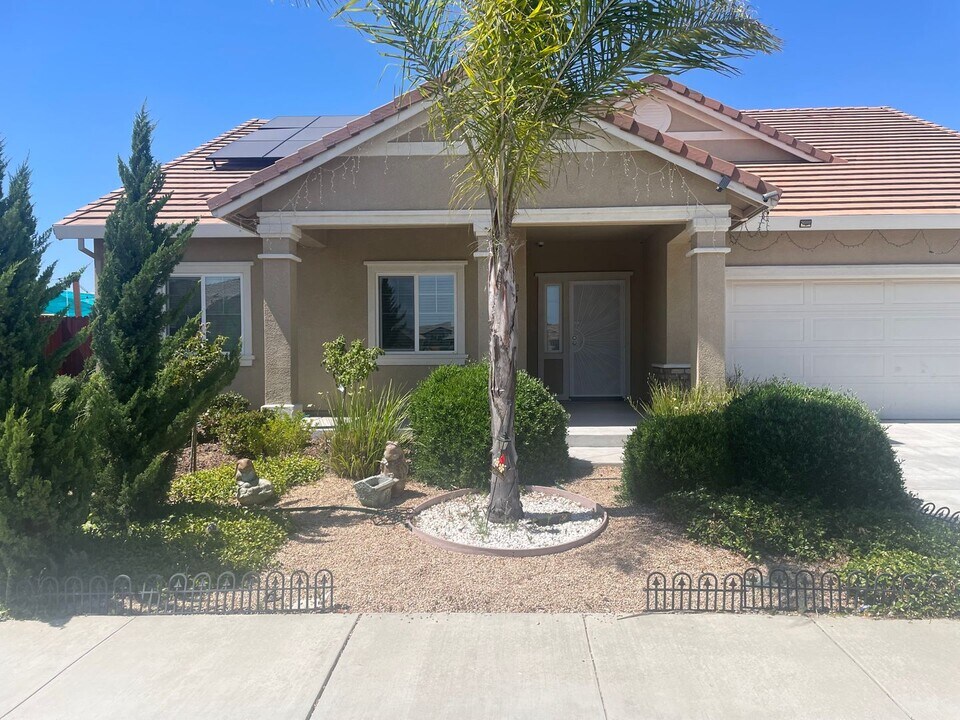 519 Camelot Dr in Manteca, CA - Building Photo