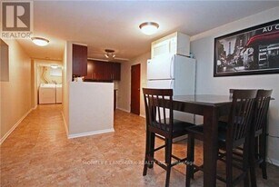 245 Windsor St in Oshawa, ON - Building Photo