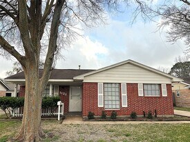 1121 Alice St in Deer Park, TX - Building Photo