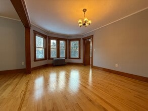 58 Oxford St N, Unit 2 in Auburn, MA - Foto de edificio - Building Photo