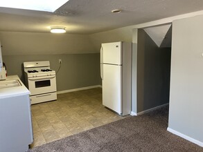 3915 Southern PArkway, Unit #4 in Louisville, KY - Building Photo - Building Photo
