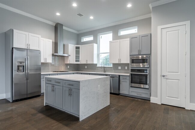 property at 1553 W 22nd St