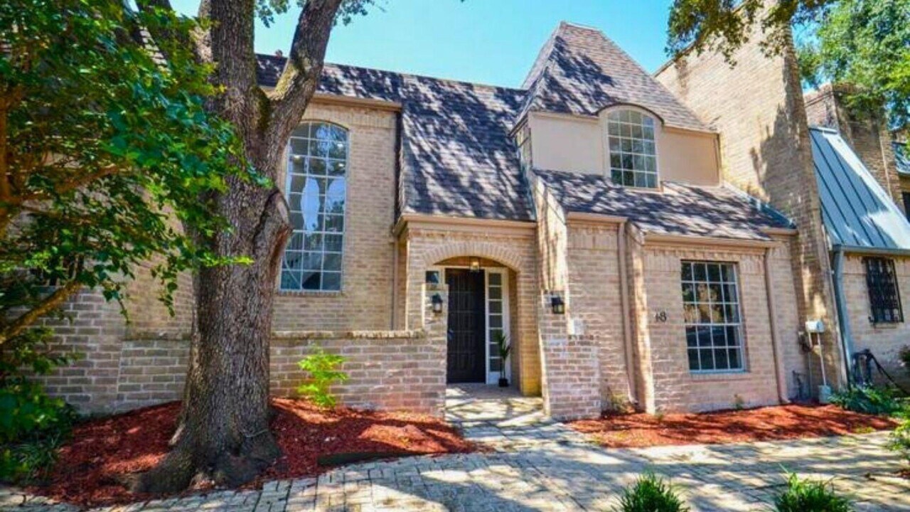 48 Bayou Pointe Dr in Houston, TX - Foto de edificio