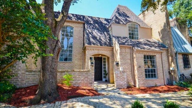 48 Bayou Pointe Dr